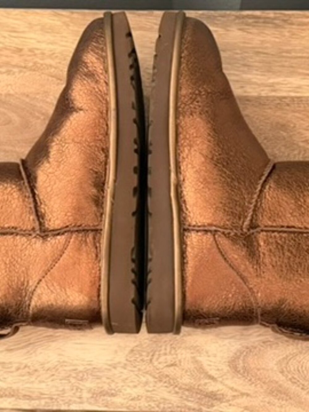 UGG Classic Mini Metallic Sparkle Bronze Shearling Boots Women’s Size 8 NWOB - Picture 6 of 10